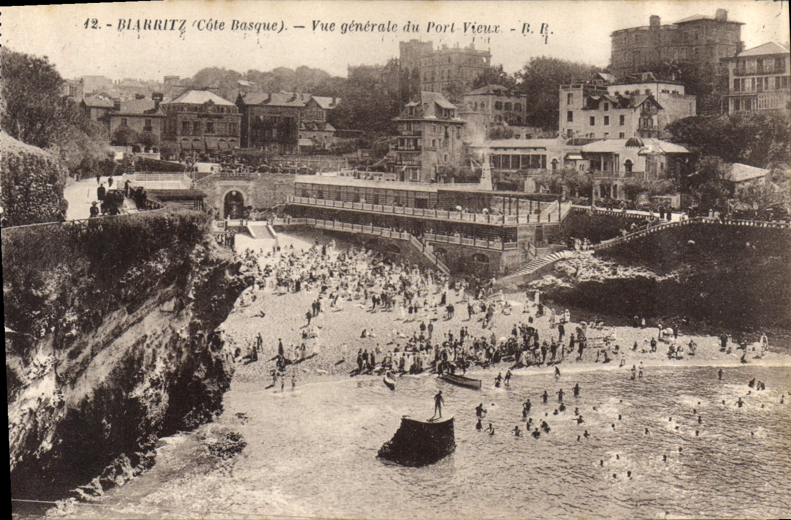 CPA Biarritz Cote Basque vue generale du Port Vieux 