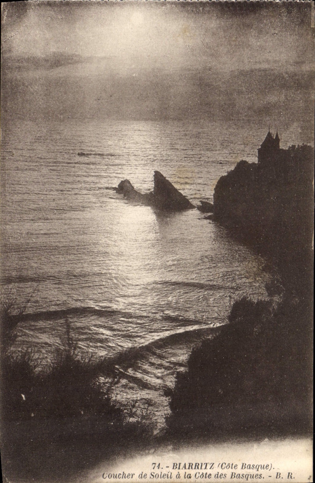 CPA Biarritz Cote Basque Coucher de Soleil a la Cote des Basques 