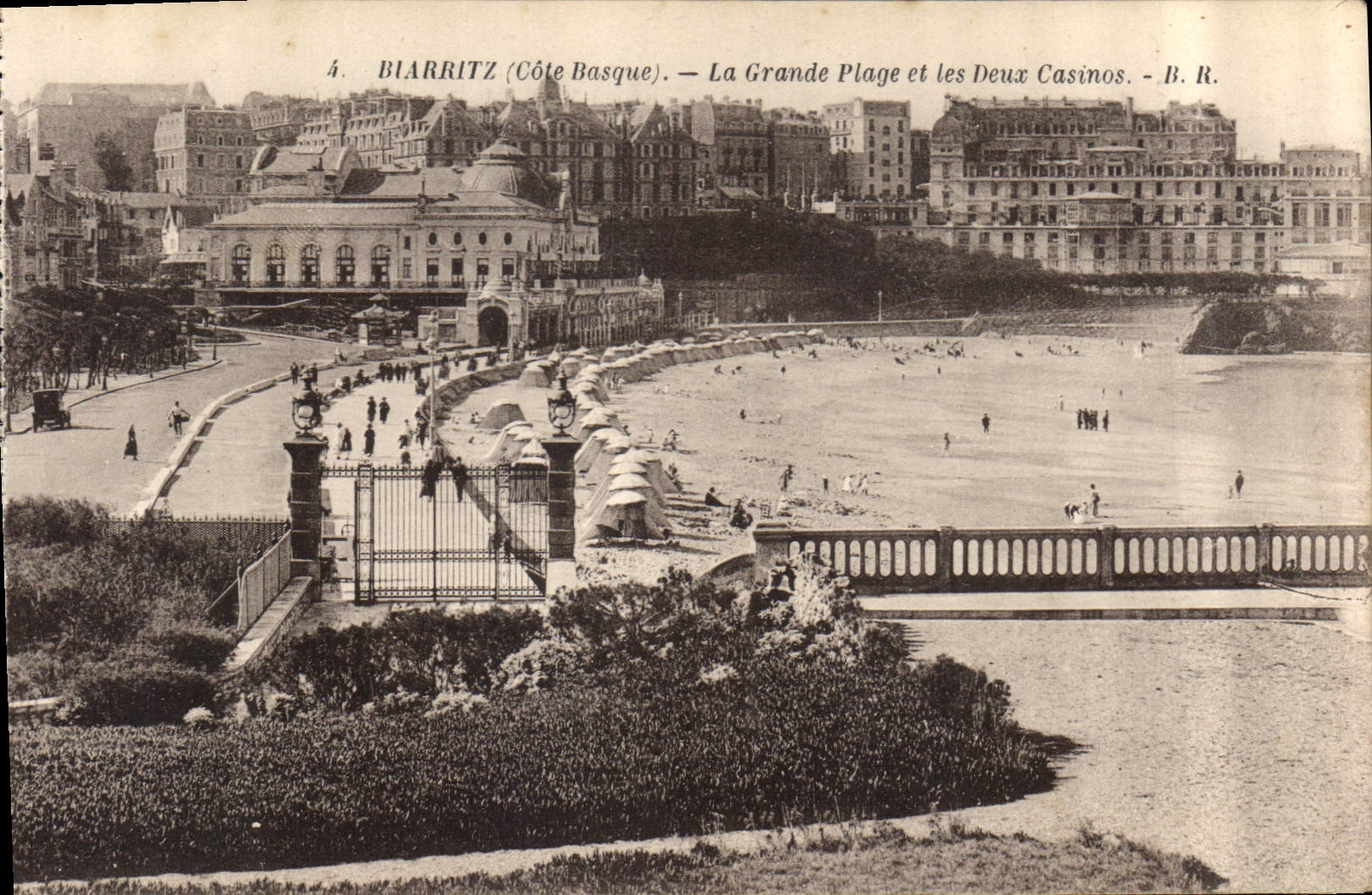 CPA Biarritz Cote Basque la Grande Plage et les Deux Casinos 