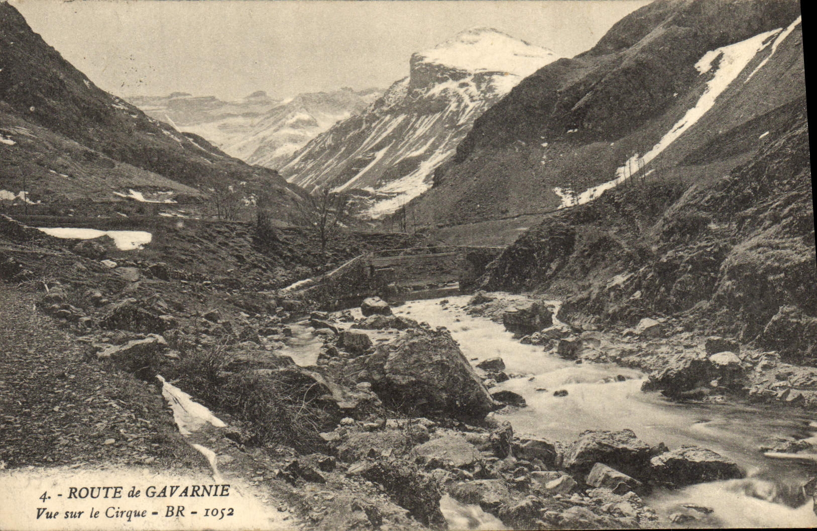 CPA Route de Gavarnie vue sur le Cirque 