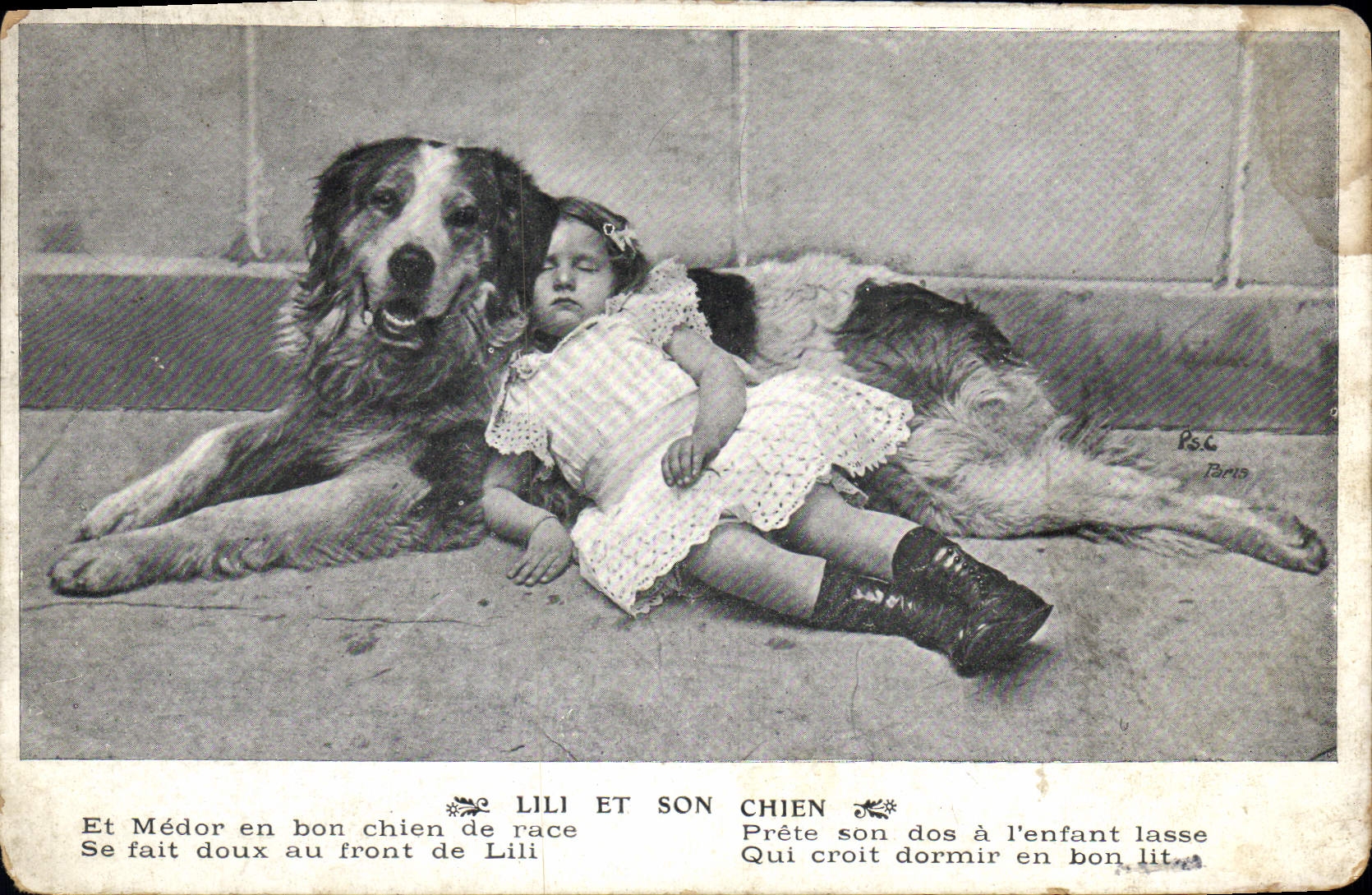 CPA Lili et son Chien Enfant