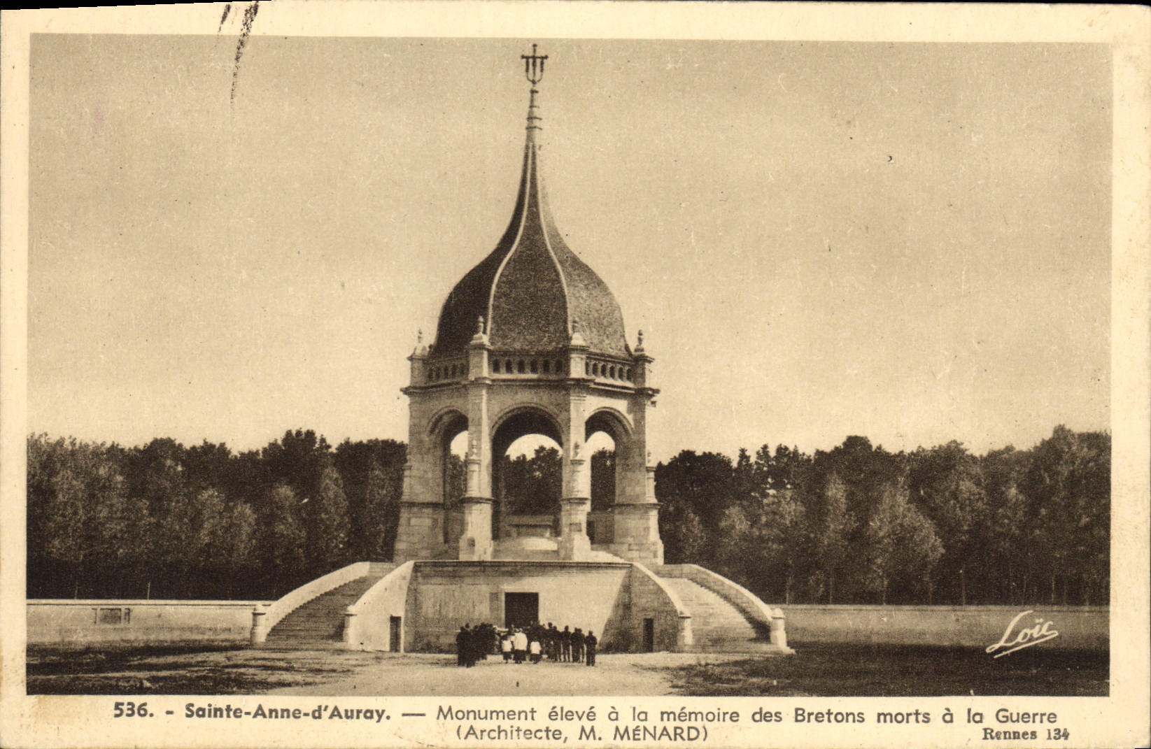 CPA Sainte Anne d'Auray Monument eleve a la memoire des Bretons morts a la Guerre 