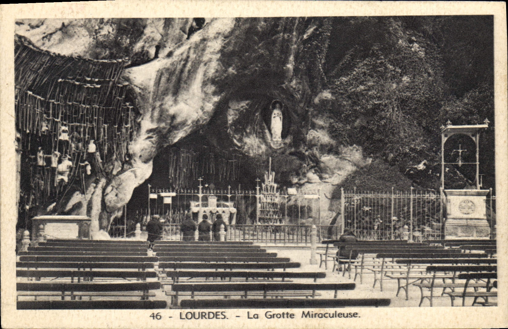CPA Lourdes La Grotte Miraculeuse 