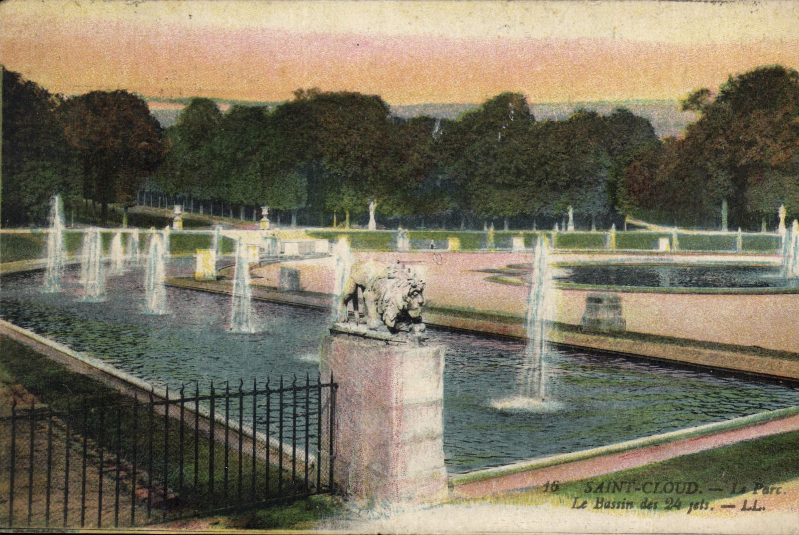 CPA Saint Cloud Le Parc Le Bassin des 24 jets