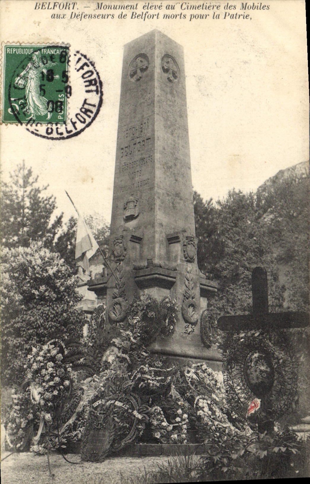 CPA Belfort Monument eleve au Cimetiere des Mobiles aux Defenseurs de Belfort morts pour la Partie 