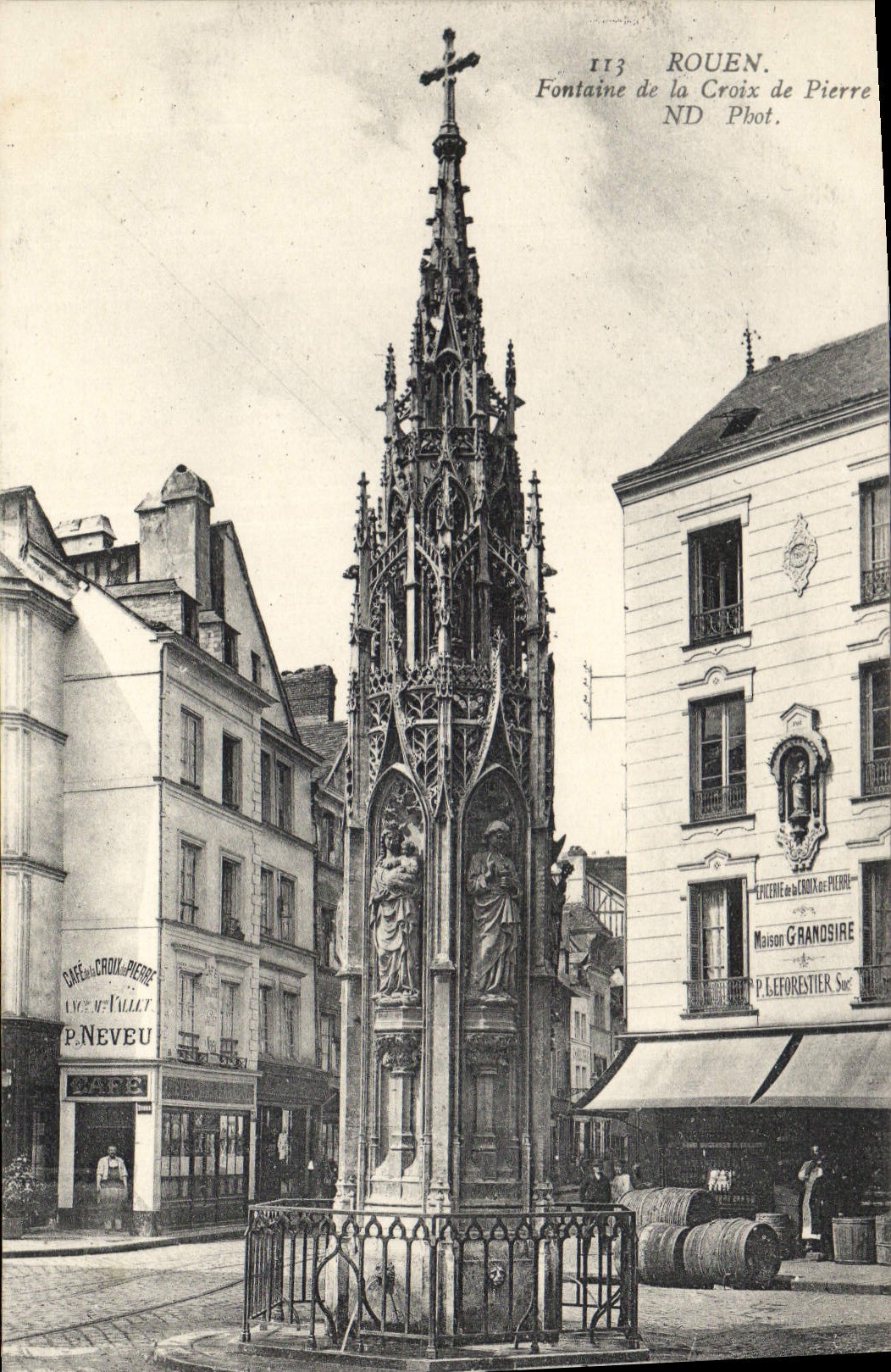 CPA Rouen Fontaine de la Croix de Pierre 