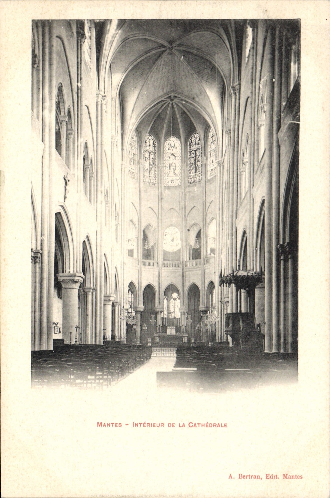 CPA Mantes Interieure de la Cathedrale