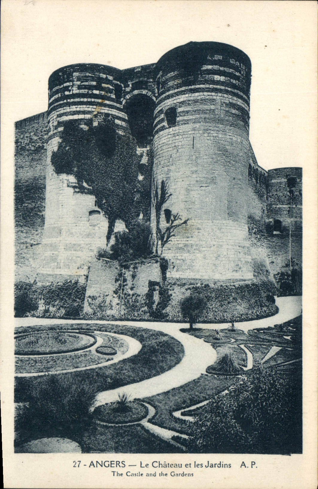 CPA Angers Le Chateau et les Jardins 