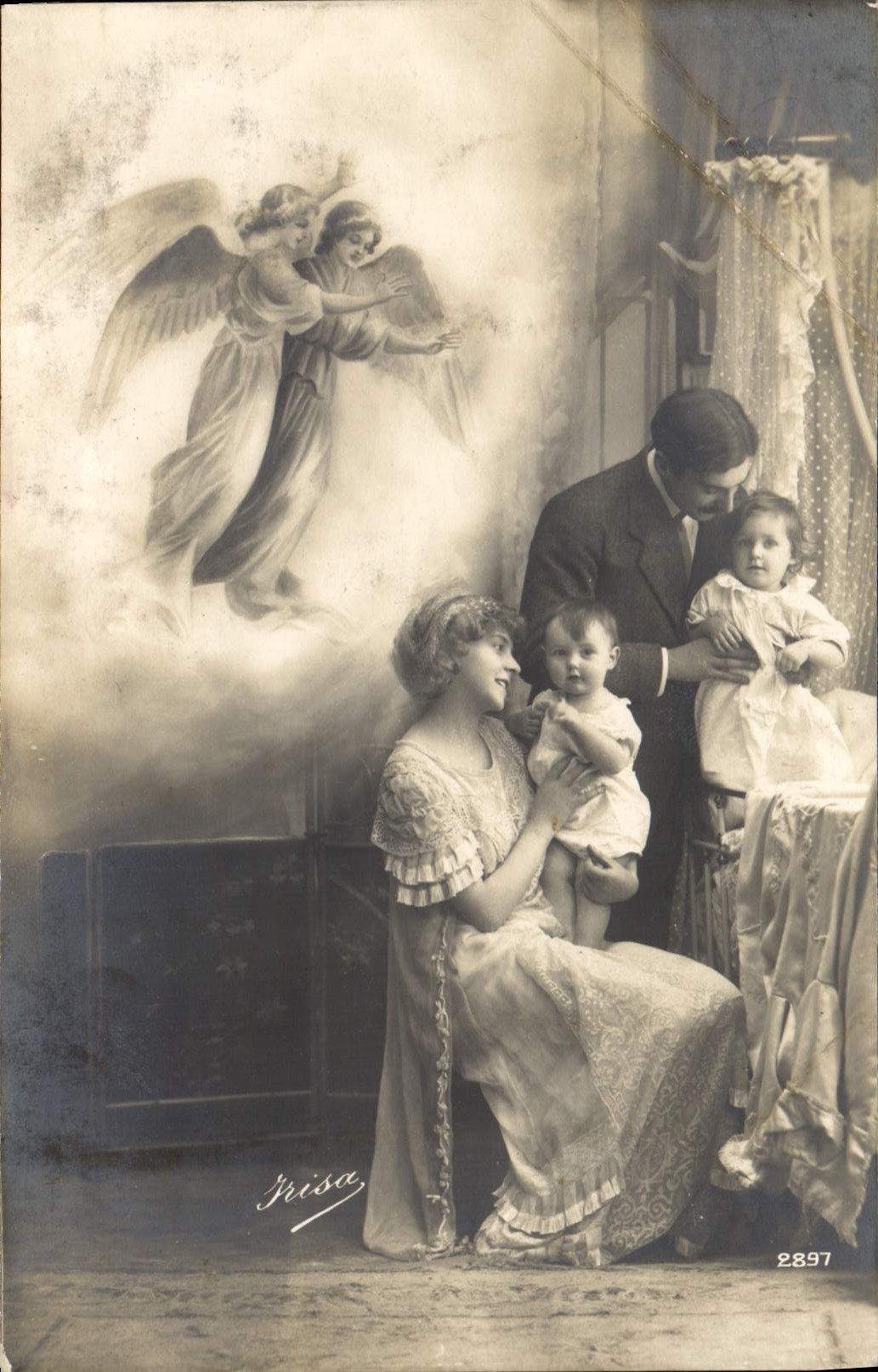 CPA Femme Enfant Ange