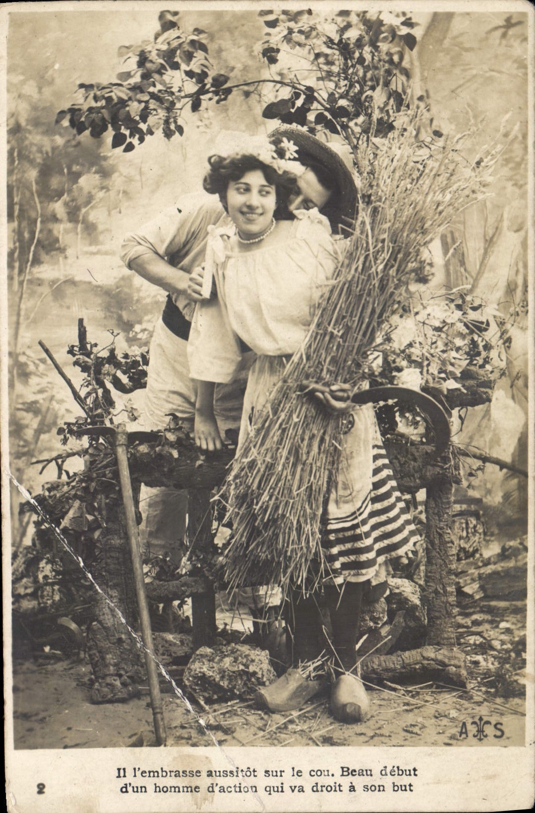 CPA L'Embrasse aussitot sur le cou Bean debut d'un homme d'action qui va droit a son but Femme