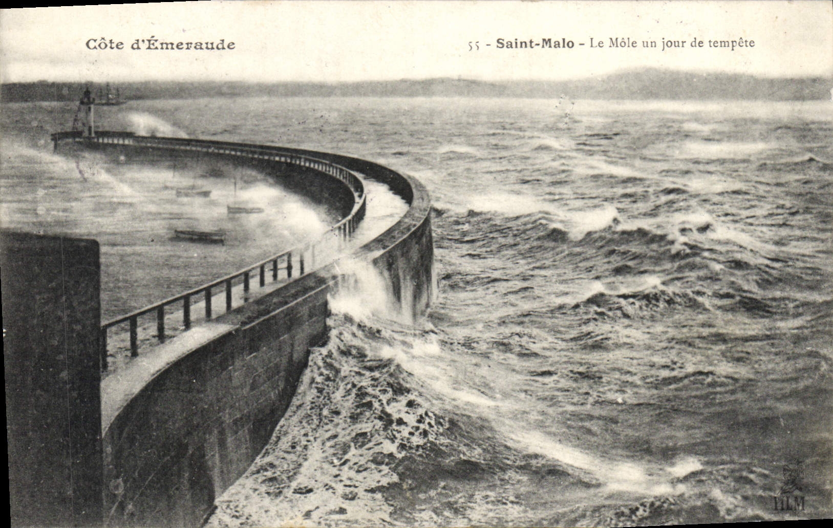 CPA Cote d'Emeraude Saint Malo Le Mole un jour de tempete 