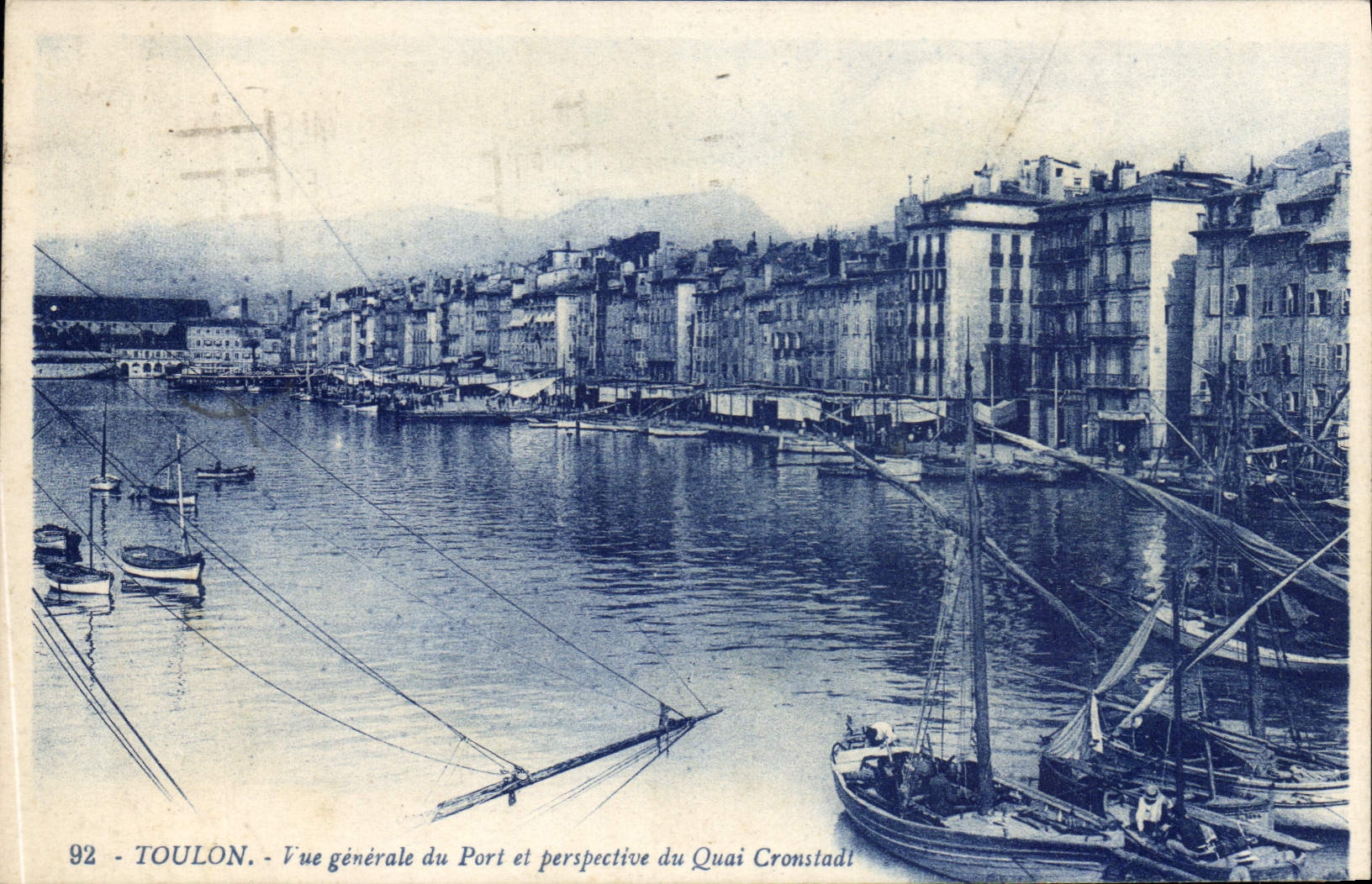 CPA Toulon Vue generale du Port et perspective du Quai Cronstadt Bateaux