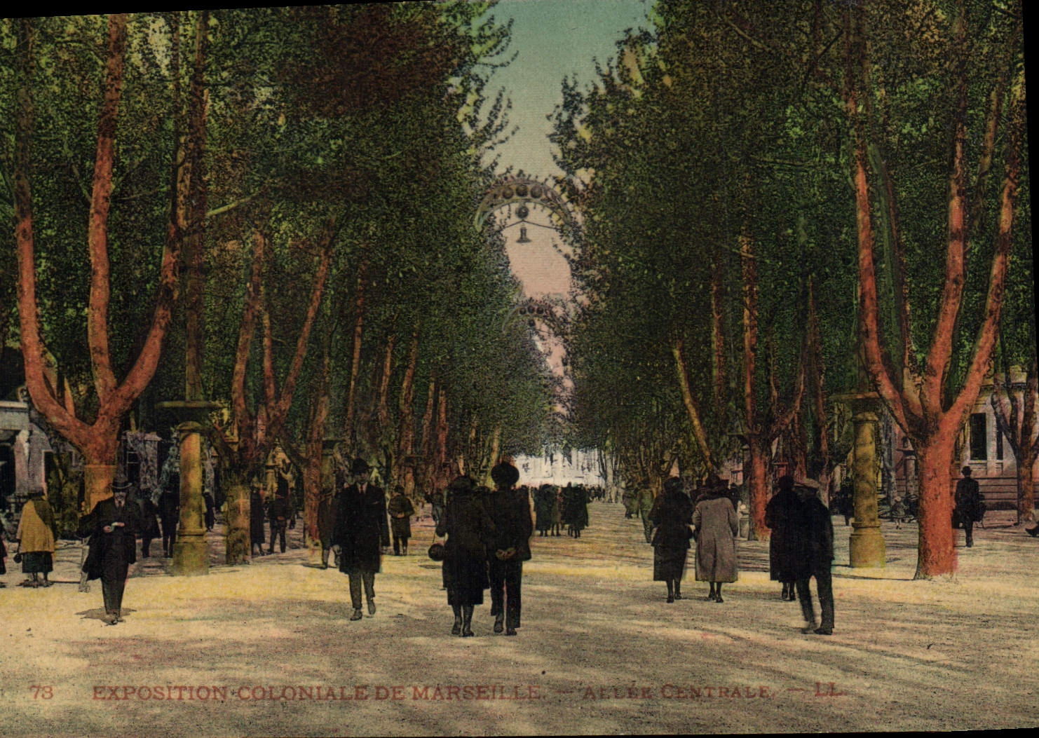 CPA Exposition Coloniale de Marseille Allee Centrale