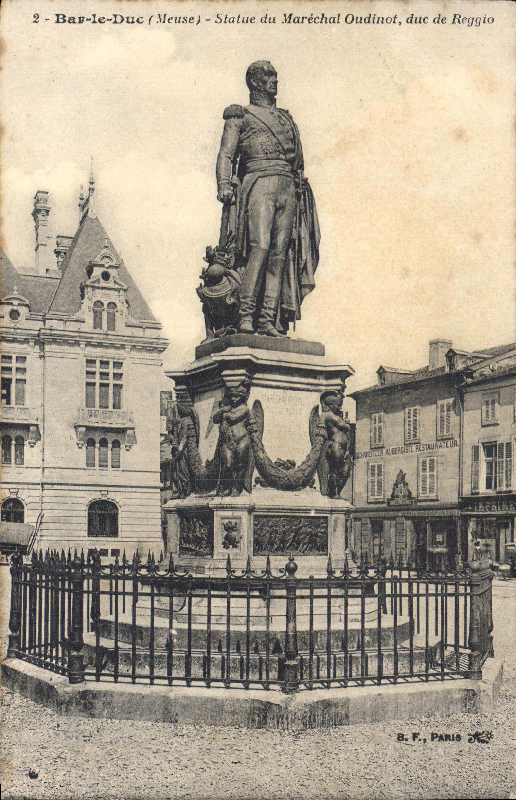 CPA Bar le Duc Meuse Statue du Marechal Oudinot duc de Reggio