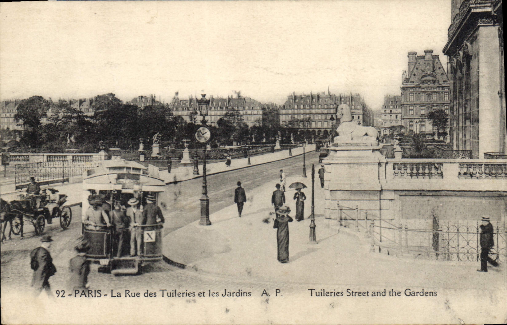 CPA Paris La rue des Tuileries et les Jardins