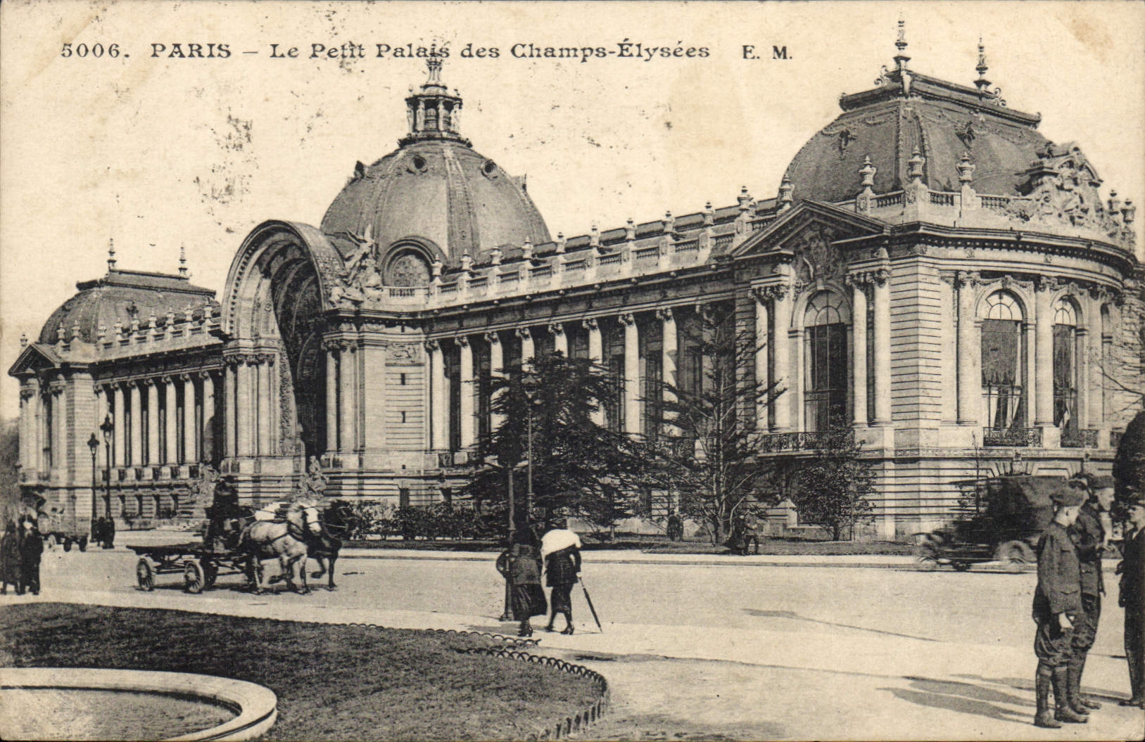 CPA Paris Le Petit Palais des Champs Elysees 