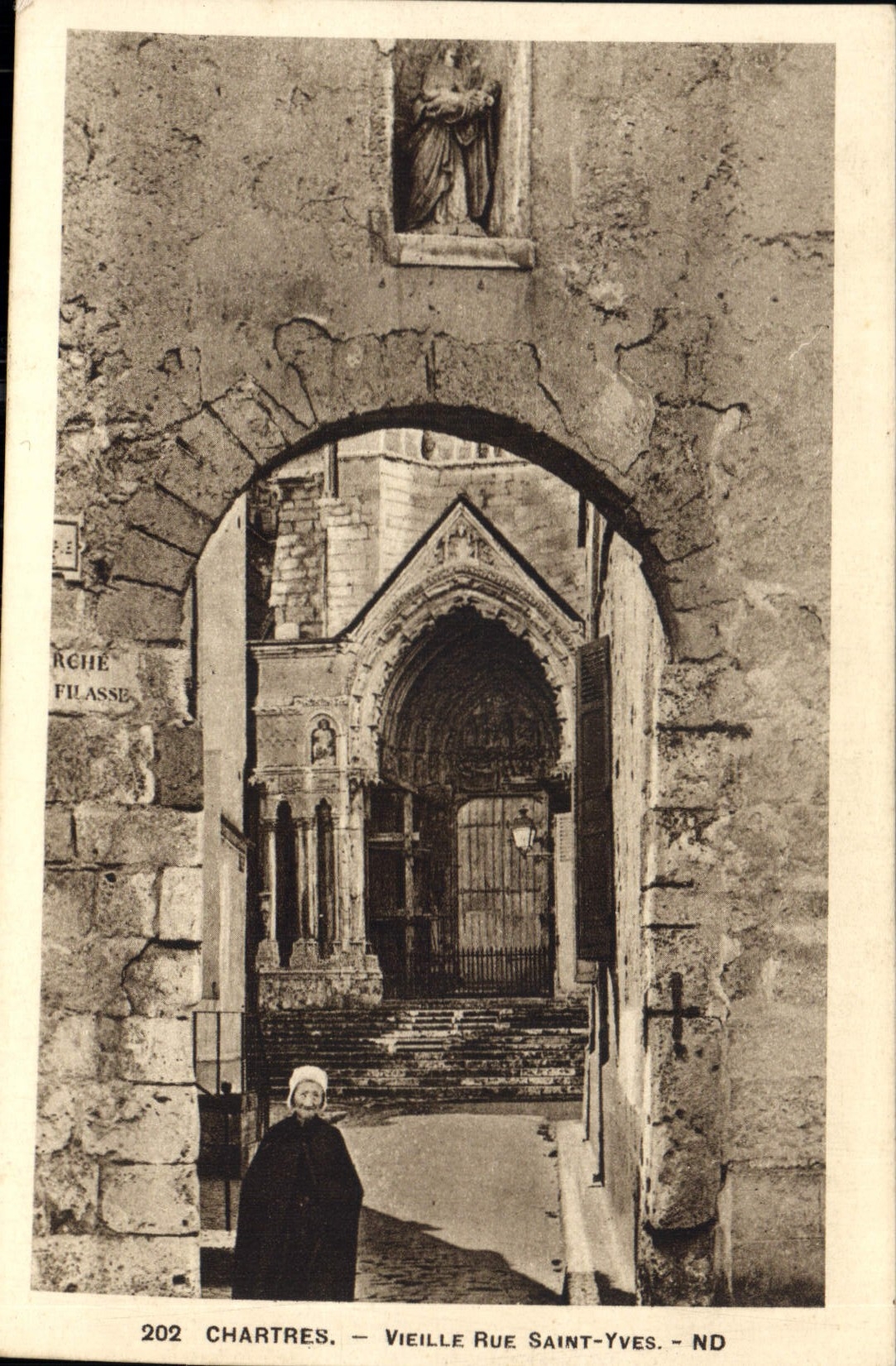 CPA Chartres Vieille Rue Saint Yves 