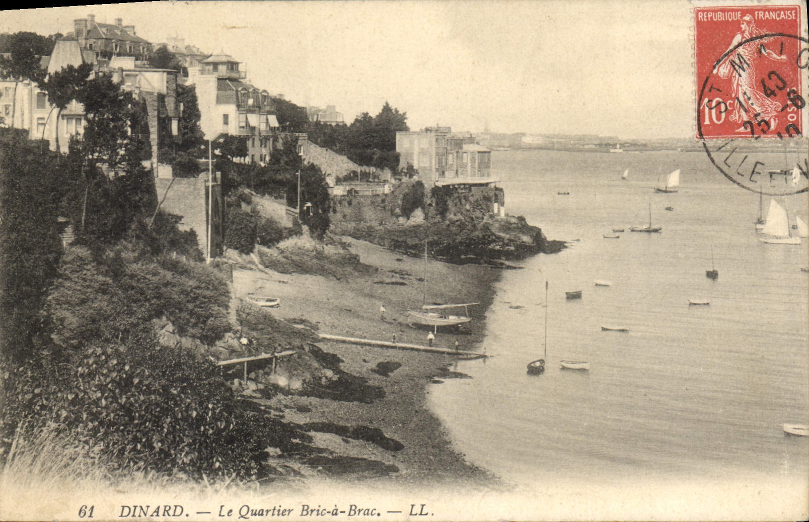 CPA Dinard Le Quartier Bric a Brac 