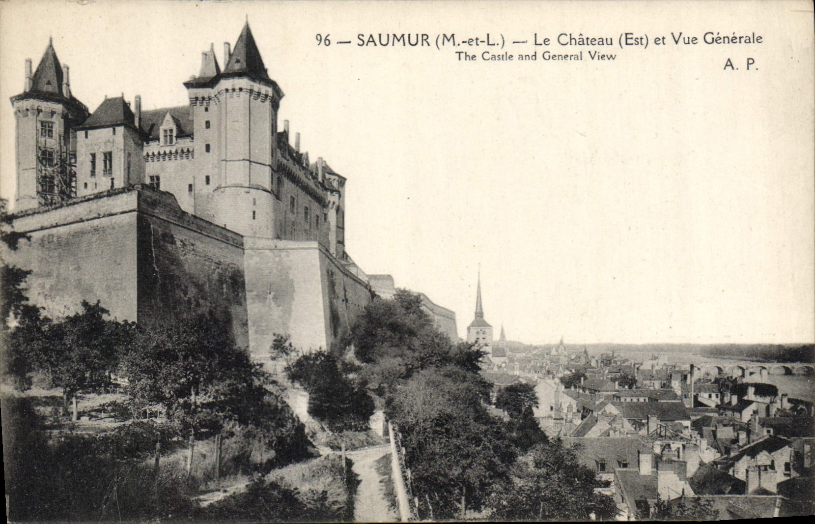 CPA Saumur M et L Le Chateau Est et Vue Generale