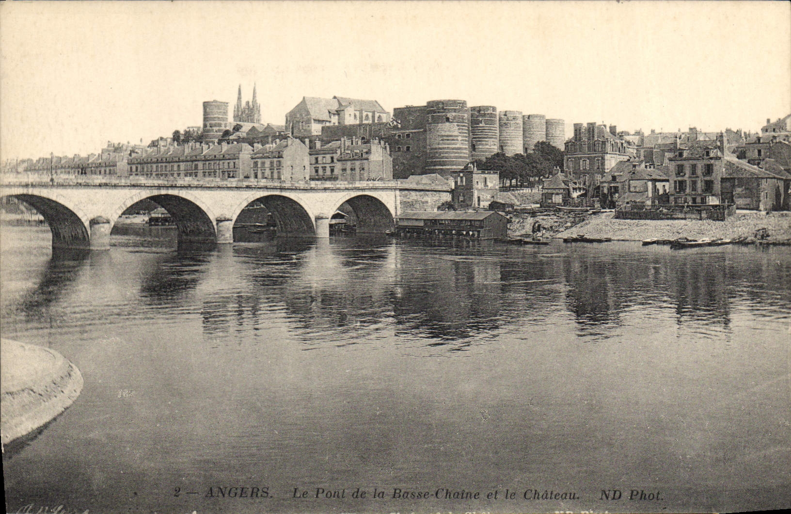 CPA Angers Le Pont de la Basse Chaine et le Chateau 