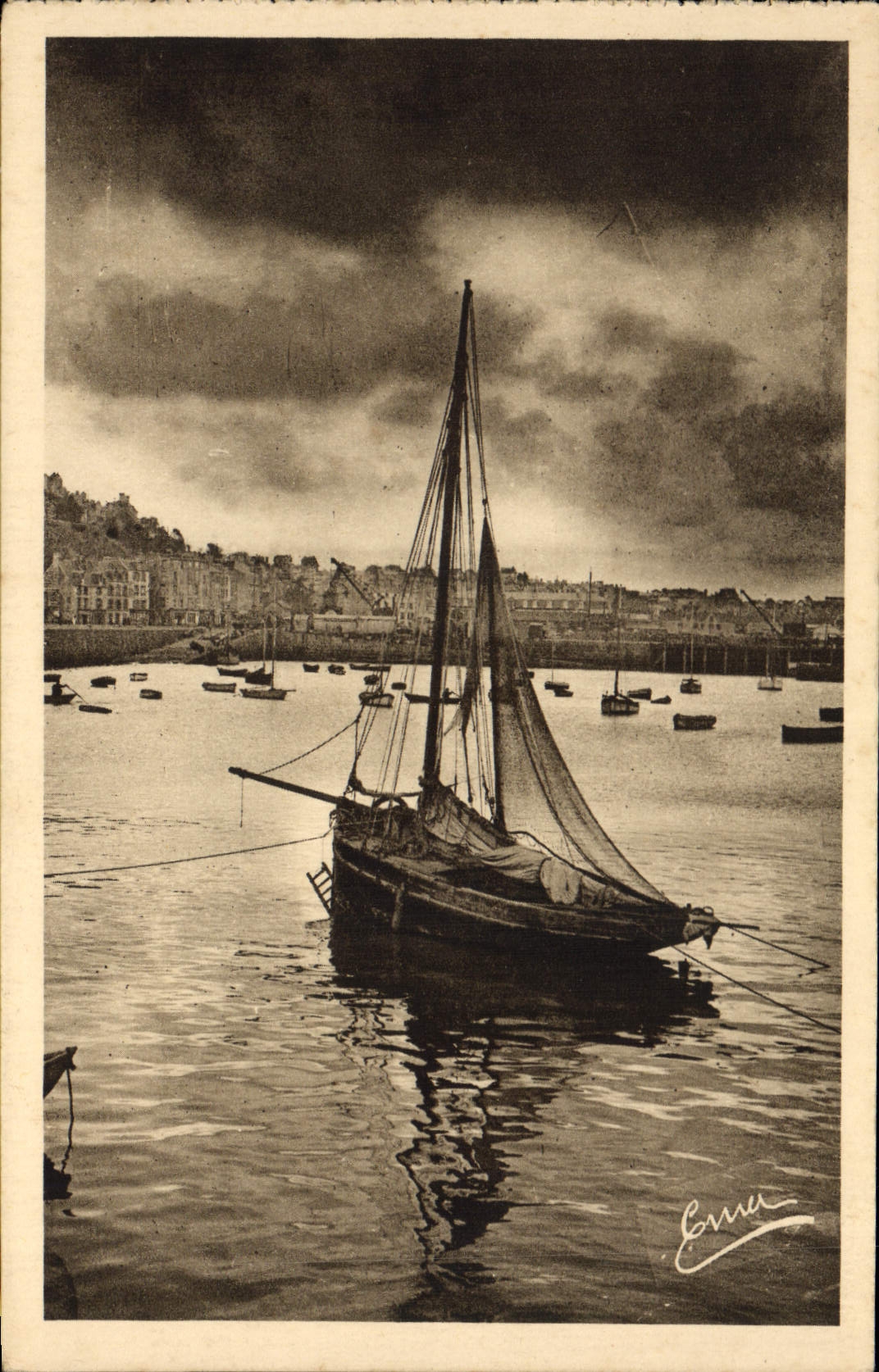 CPA Granville Apres l'orage Bateau de peche