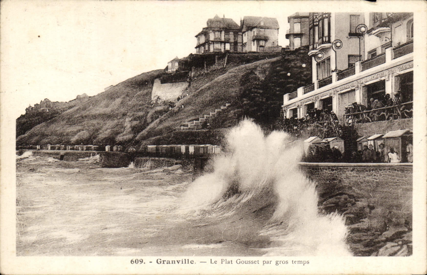 CPA Granville Le Plat Gousset par gros temps 