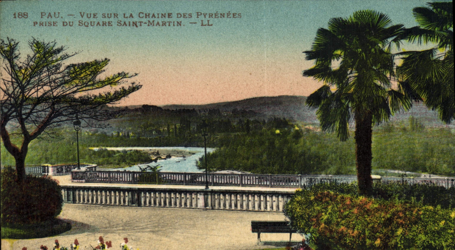 CPA Pau Vue sur la Chaine des Pyrenees Prise du Square Saint Martin