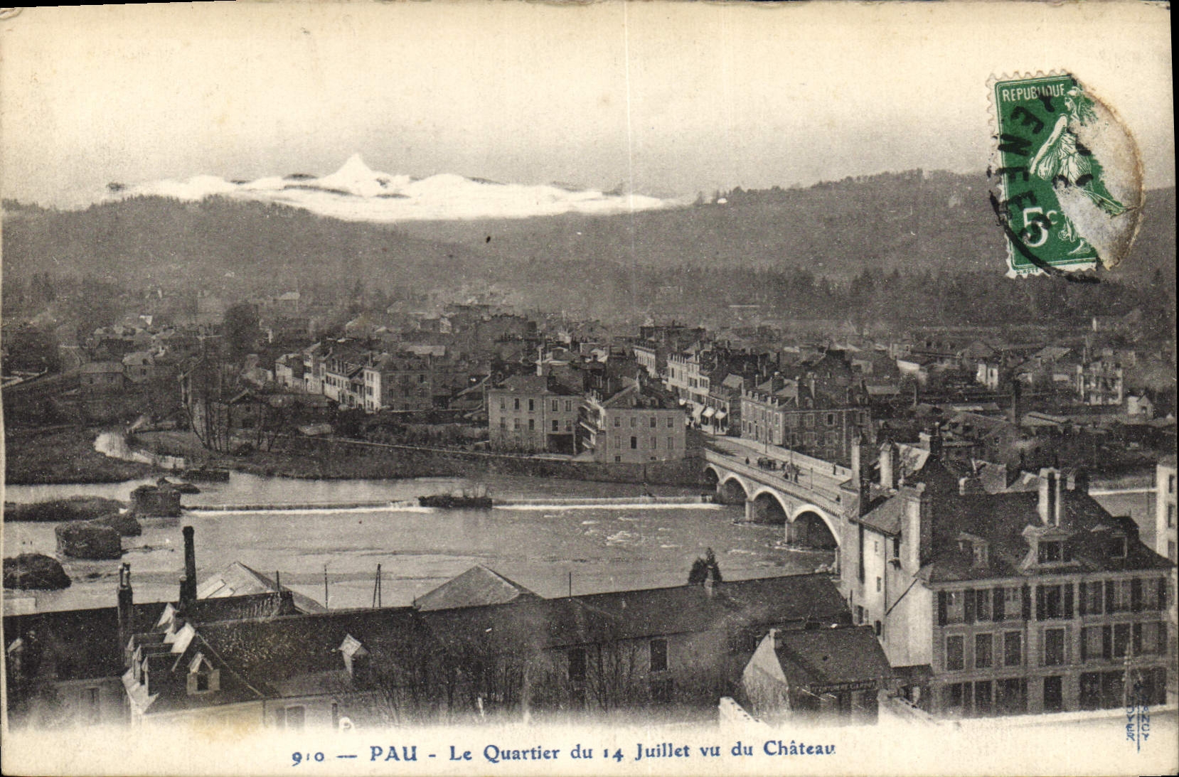 CPA Pau Le Quartier du 14 Juillet vu du Chateau
