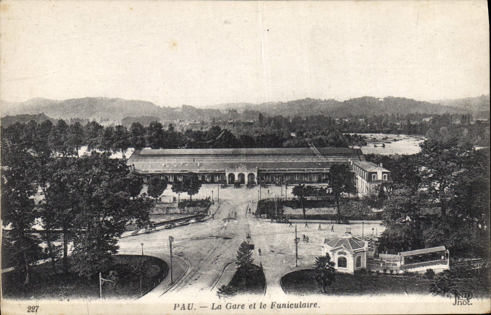 CPA Pau La Gare et le Funiculaire 