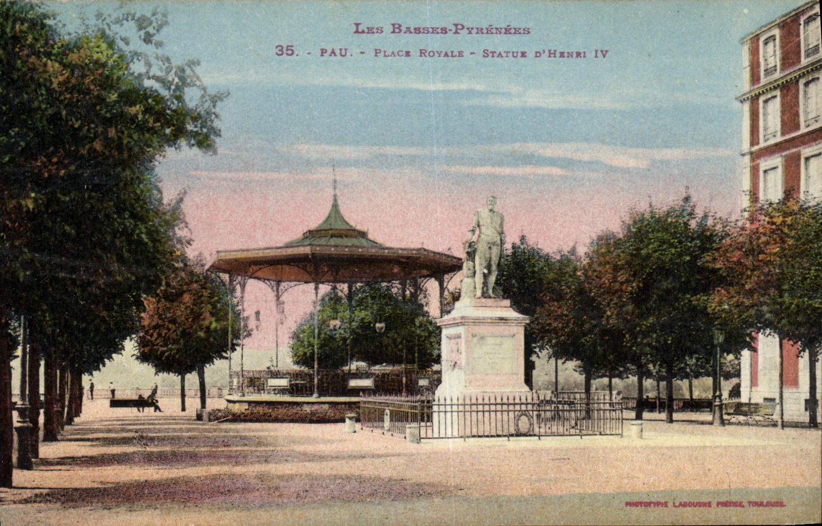 CPA Pau Place Royale Statue d'Henri IV 