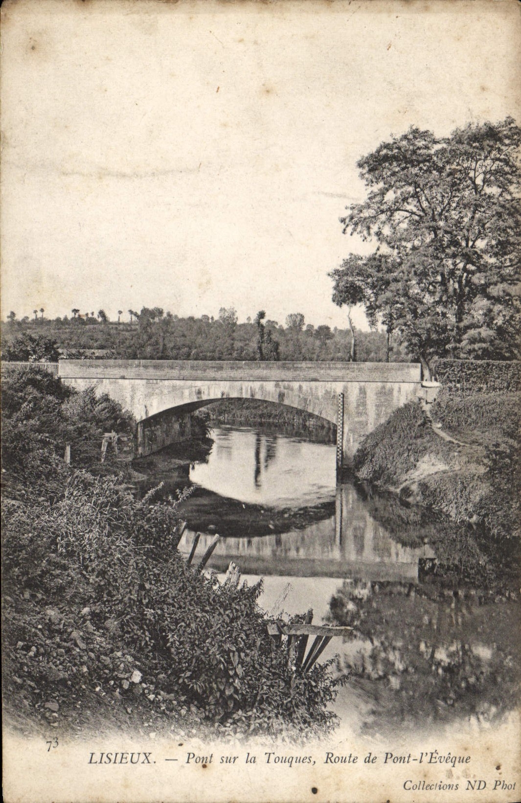 CPA Lisieux Pont sur la Touques Route de Pont l'Eveque 