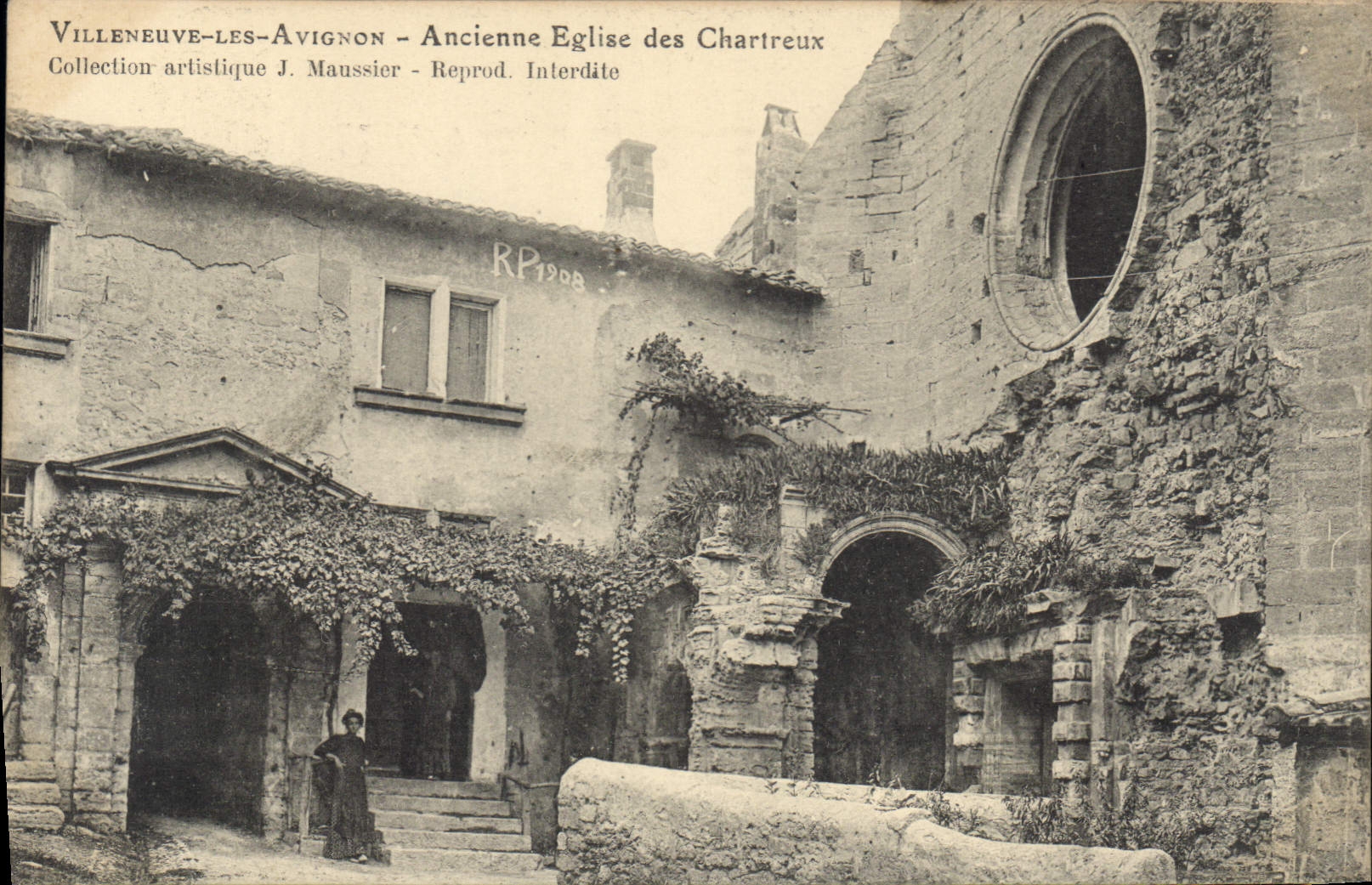 CPA Villeneuve les Avignon Ancienne Eglise des Chartreux 