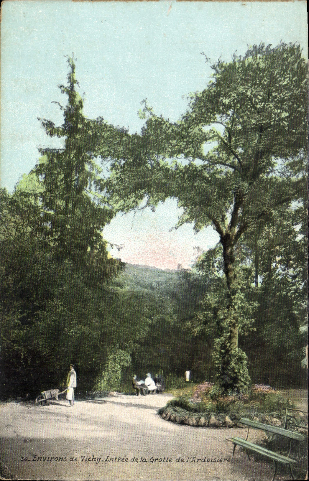 CPA Environs de Vichy Entree de la Grotte de l'Ardosiere 