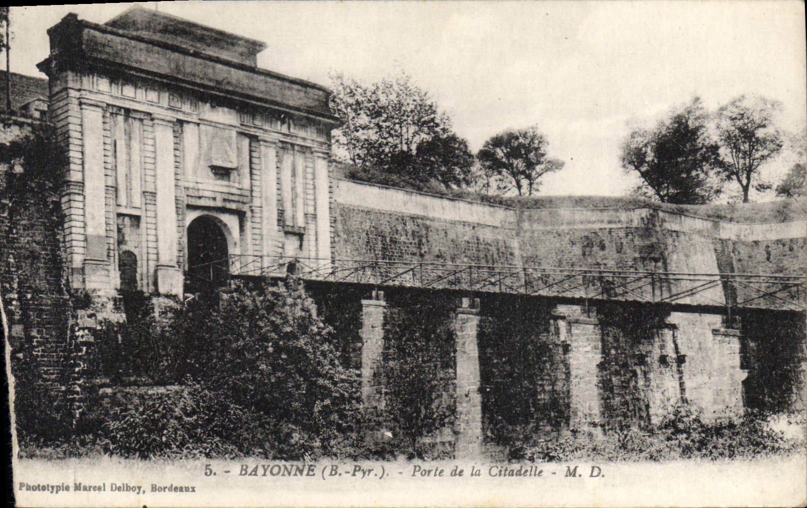 CPA Bayonne B Pyr Porte de la Citadelle 