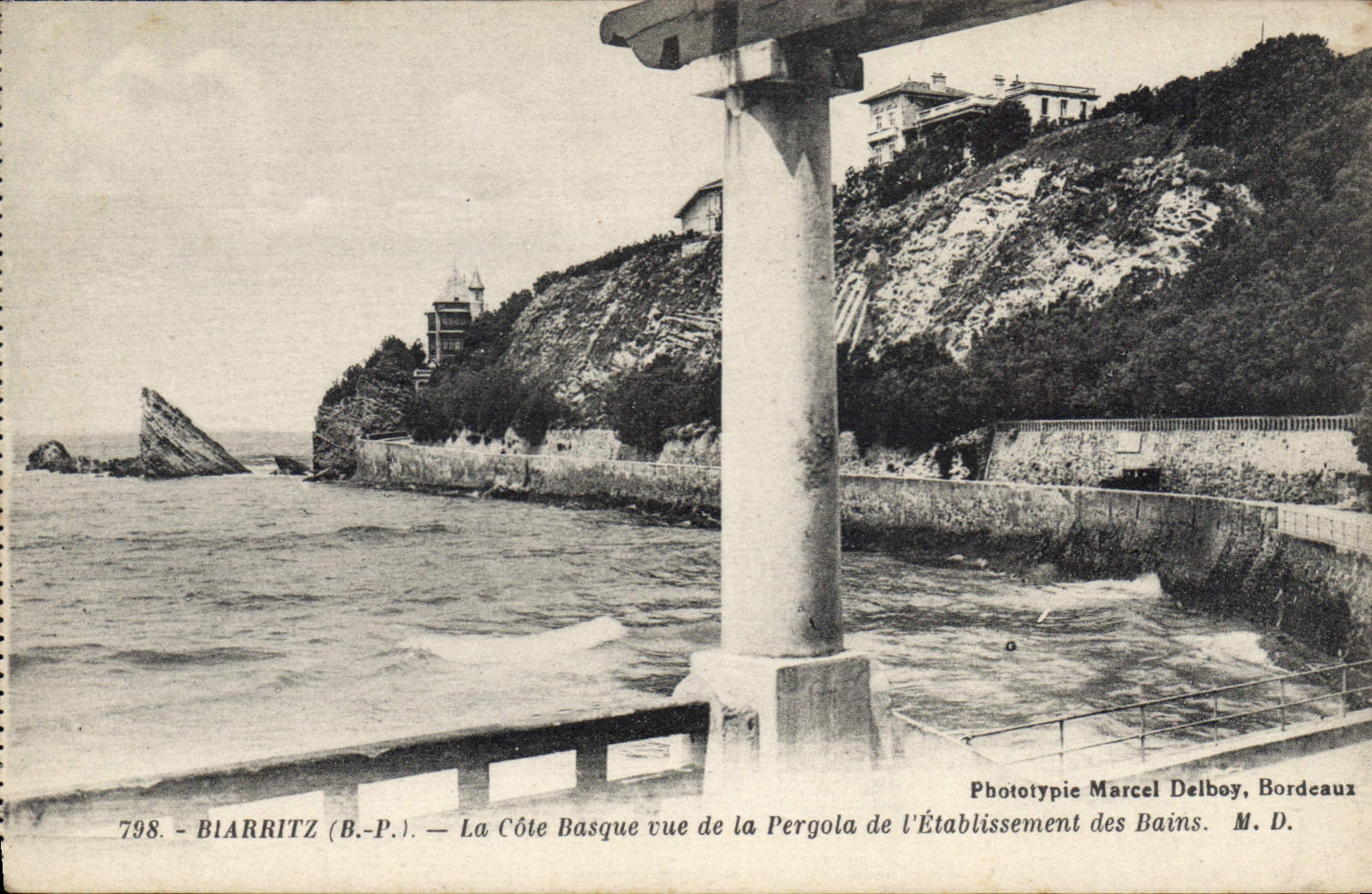 CPA Biarritz La Cote Basque vue de la Pergole de l'Etablissement des Bains 