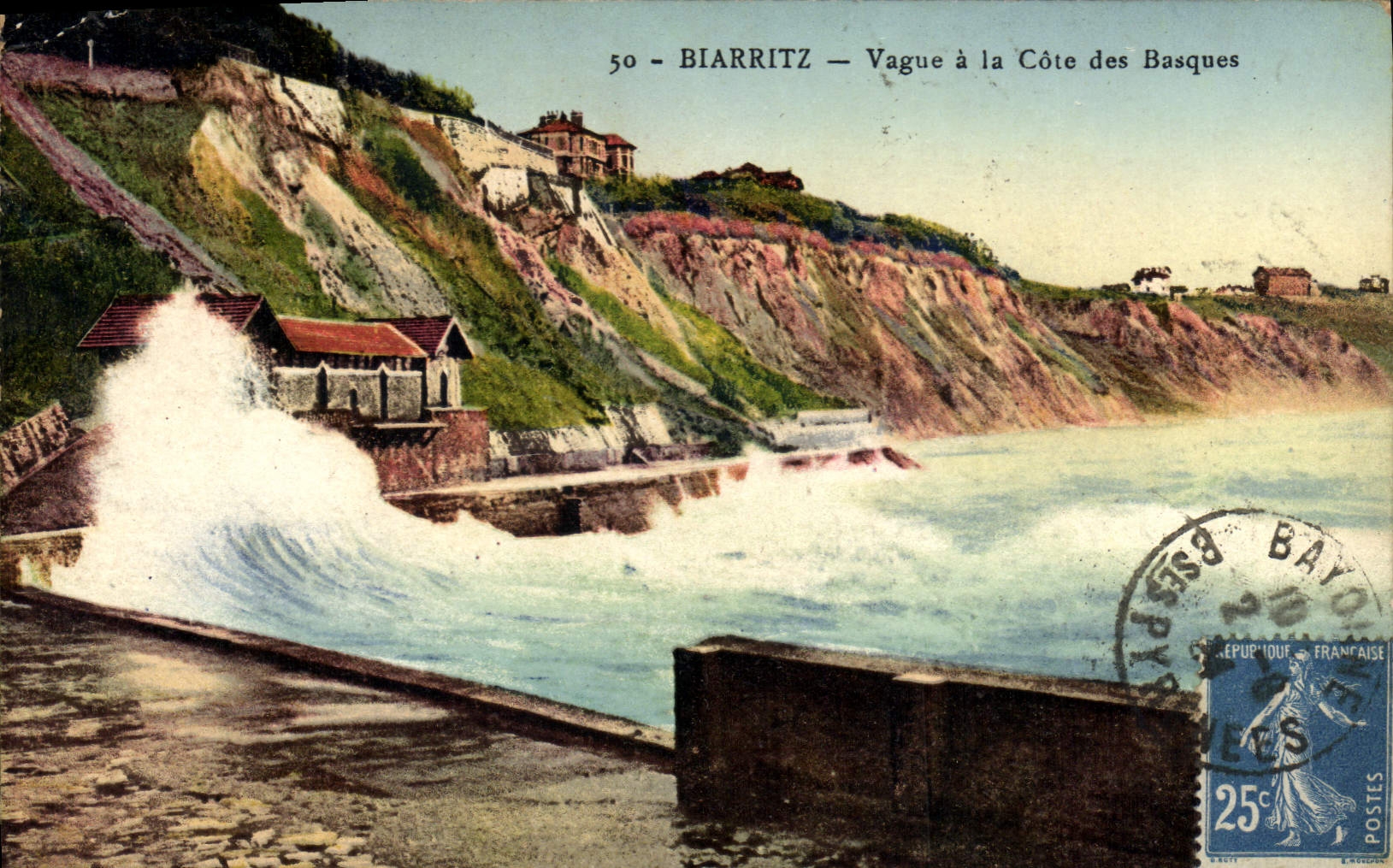 CPA Biarritz Vague a la Cote des Basques 