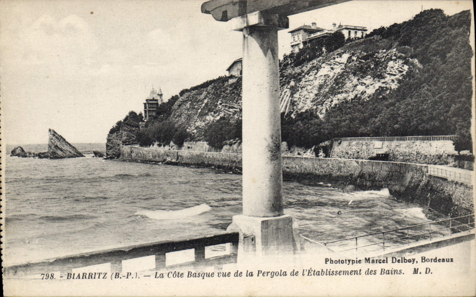 CPA Biarritz La Cote Basque vue de la Pergola de l'Etablissement des Bains 