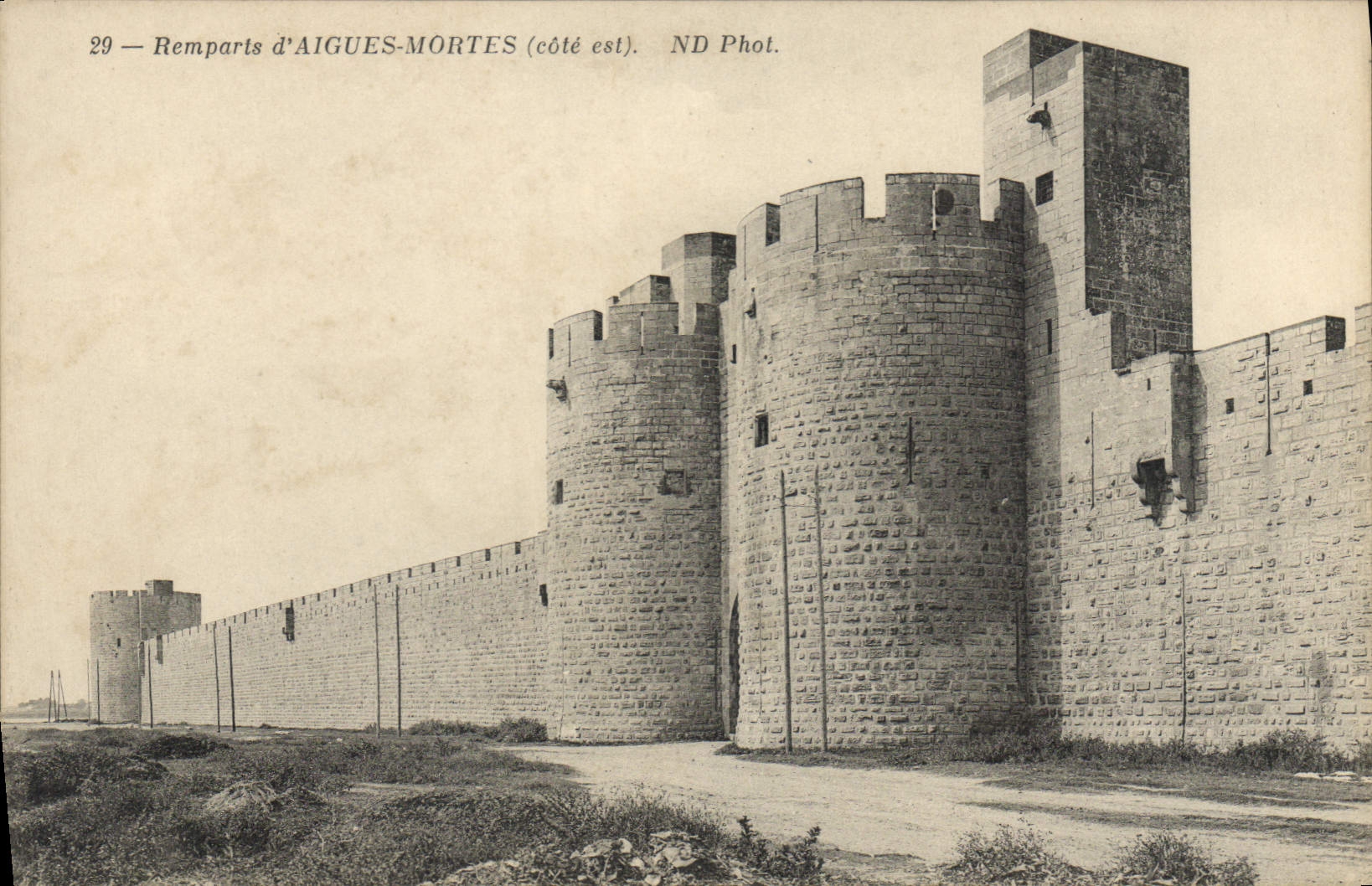 CPA Remparts d'Aigues Mortes cote est 