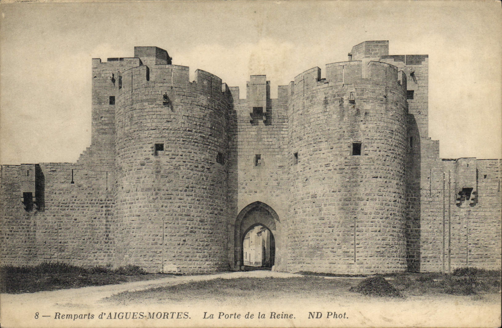 CPA Remparts d'Aigues Mortes La Porte de la Reine 