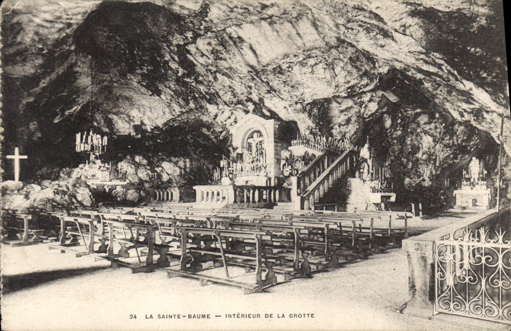 CPA La Sainte Baume Interieur de la Grotte 
