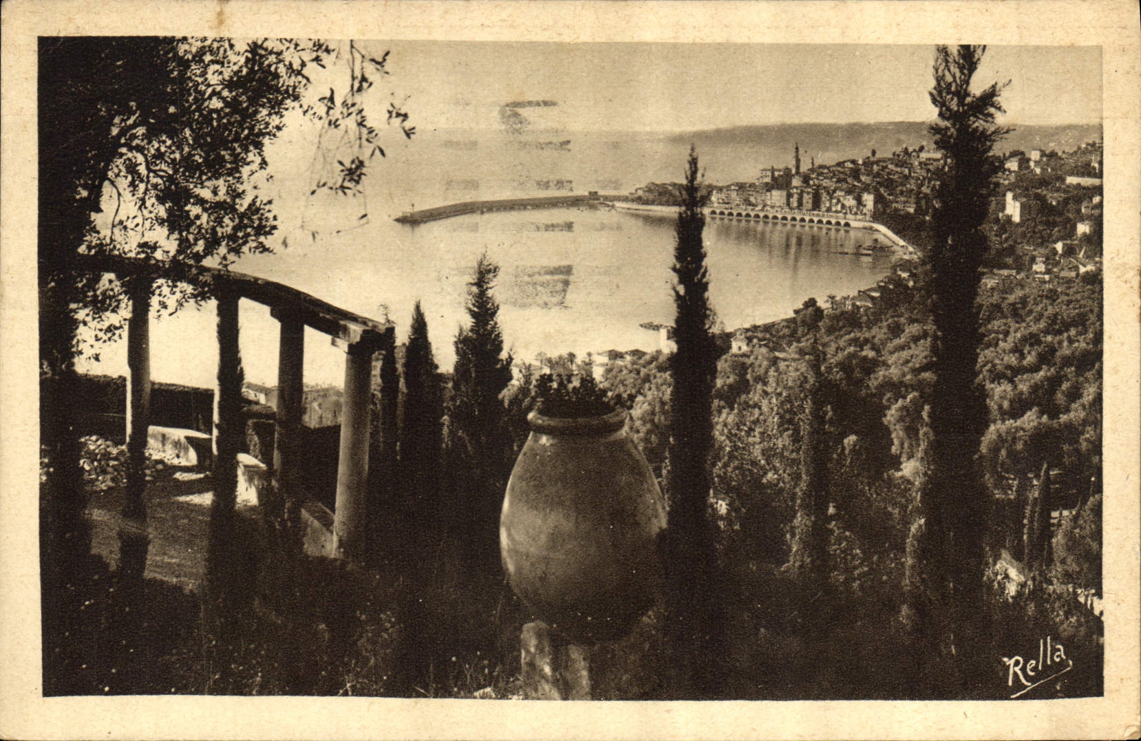 CPA Menton Vue d'ensemble prise de la Frontiere Italienne