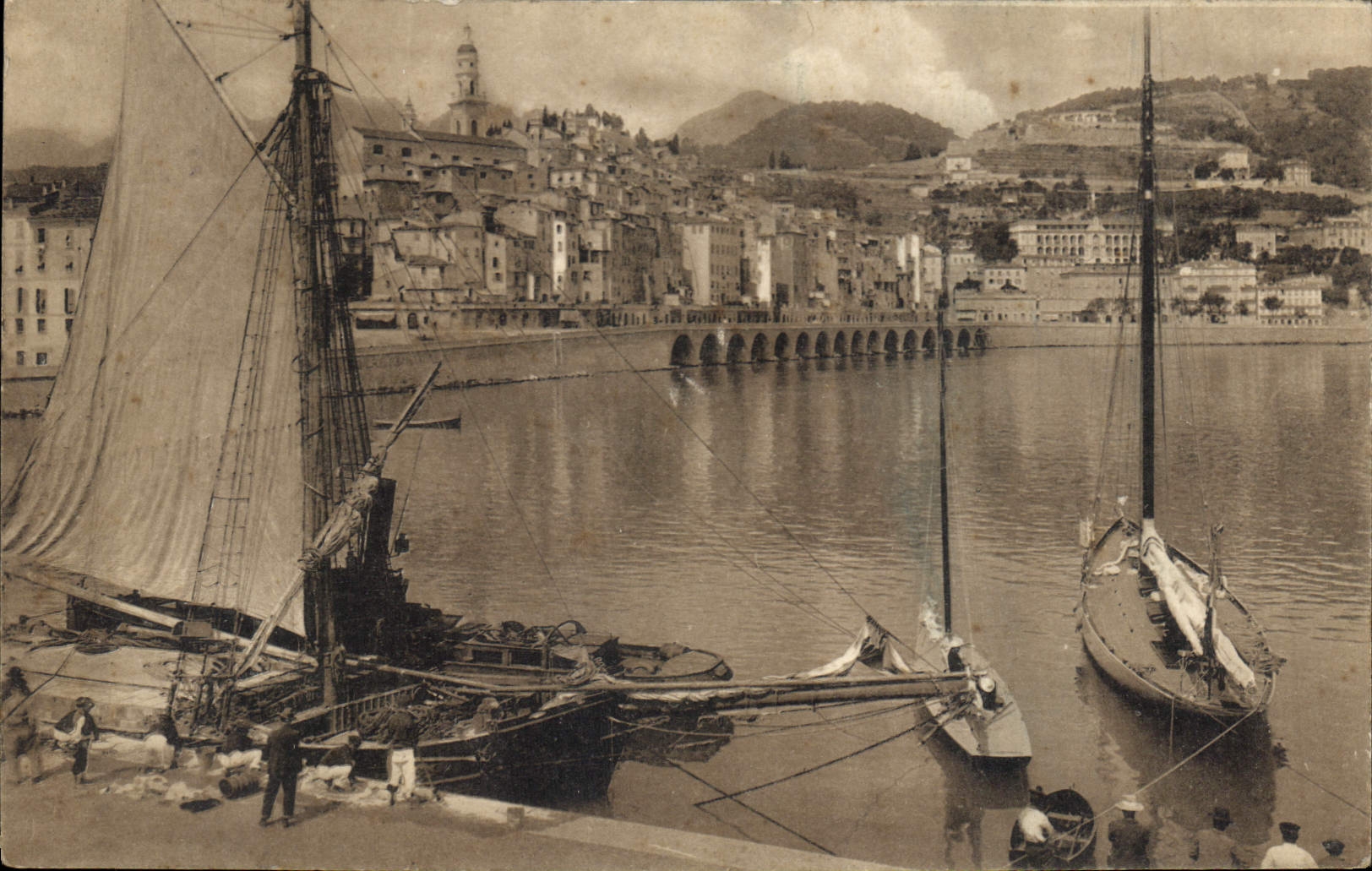 CPA Menton Le Port Bateaux