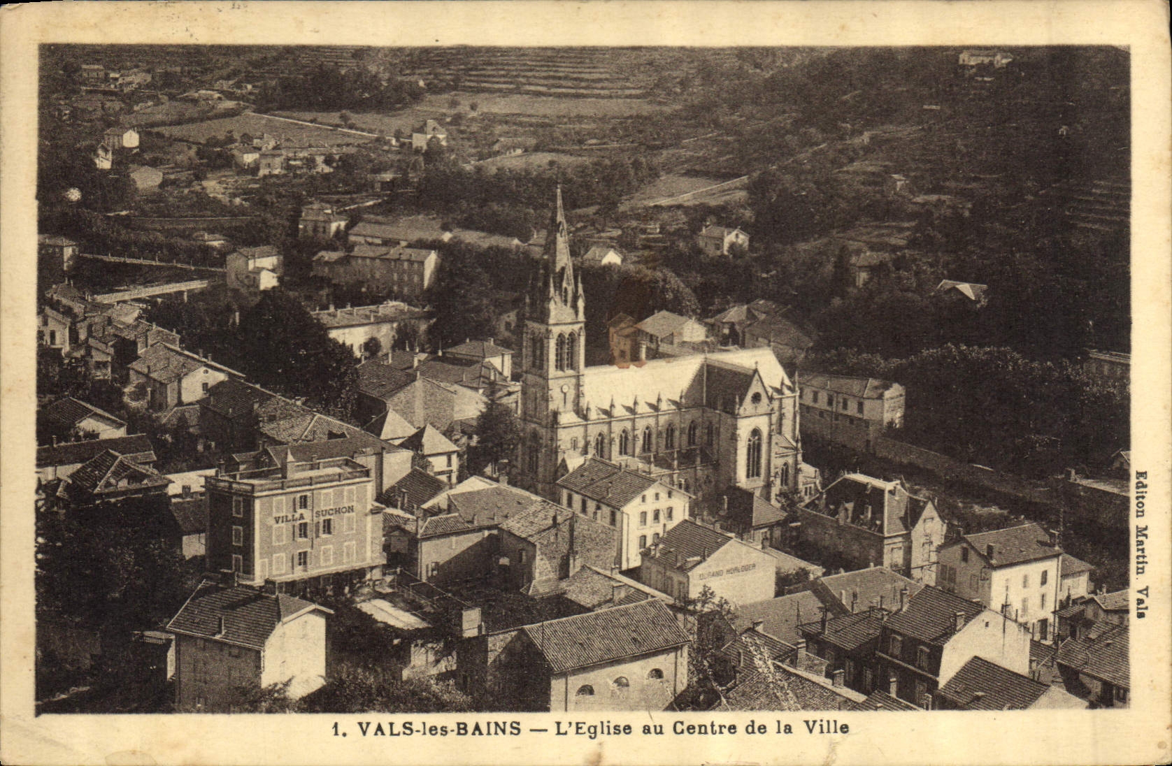 CPA Vals les Bains L'Eglise au Centre de la Ville