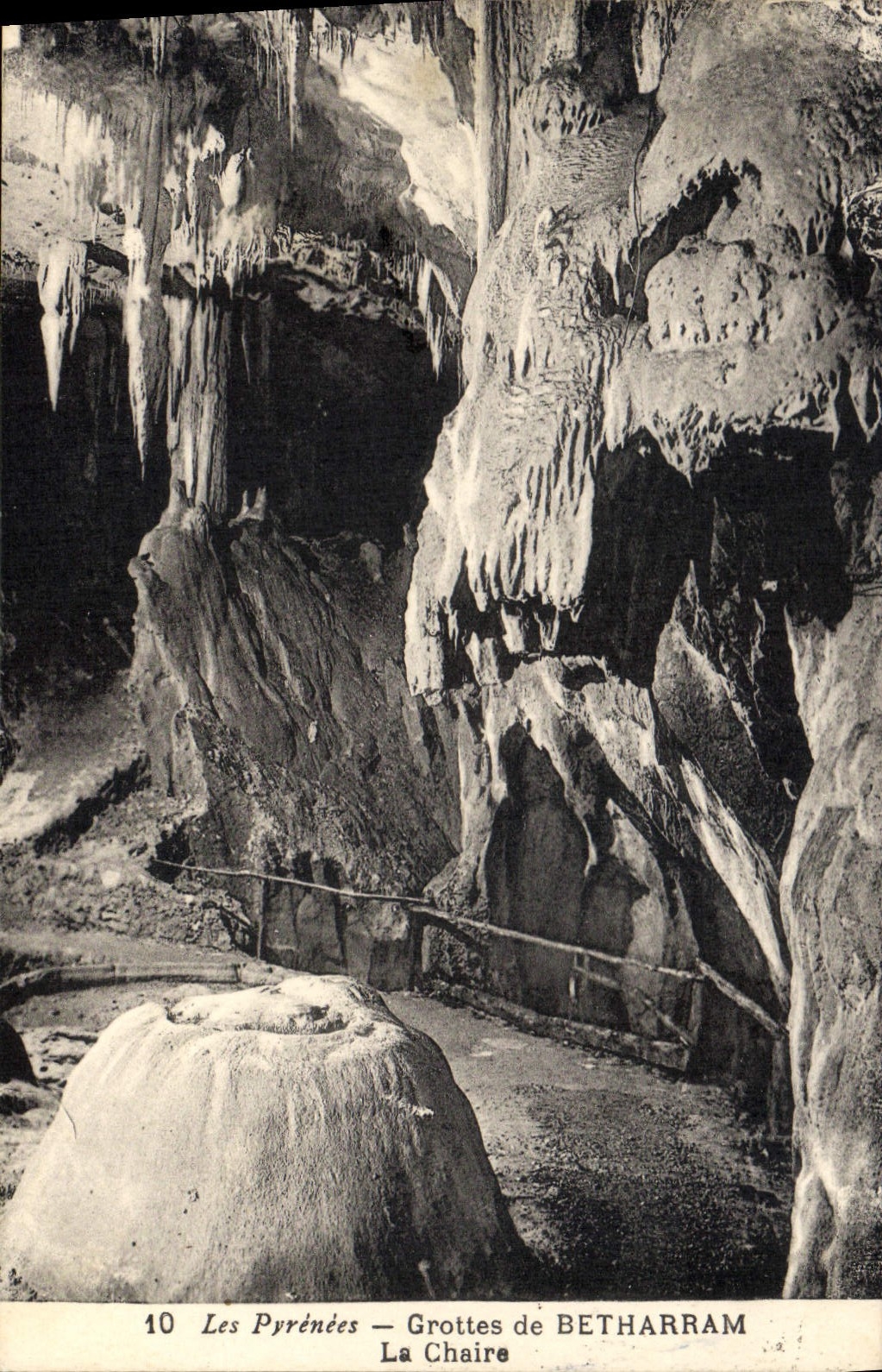 CPA Les Pyrenees Grottes de Betharram La Chaire