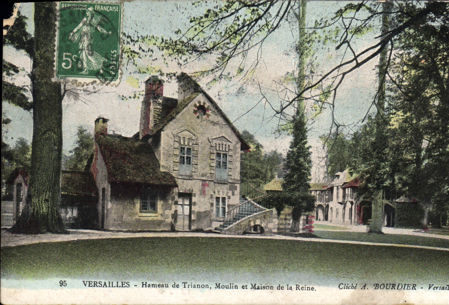 CPA Versailles Hameau de Trianon Moulin et Maison de la Reine