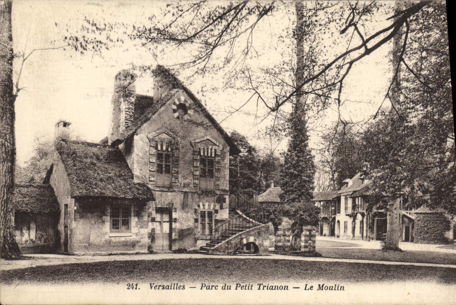 CPA Versailles Parc du Petit Trianon Le Moulin 