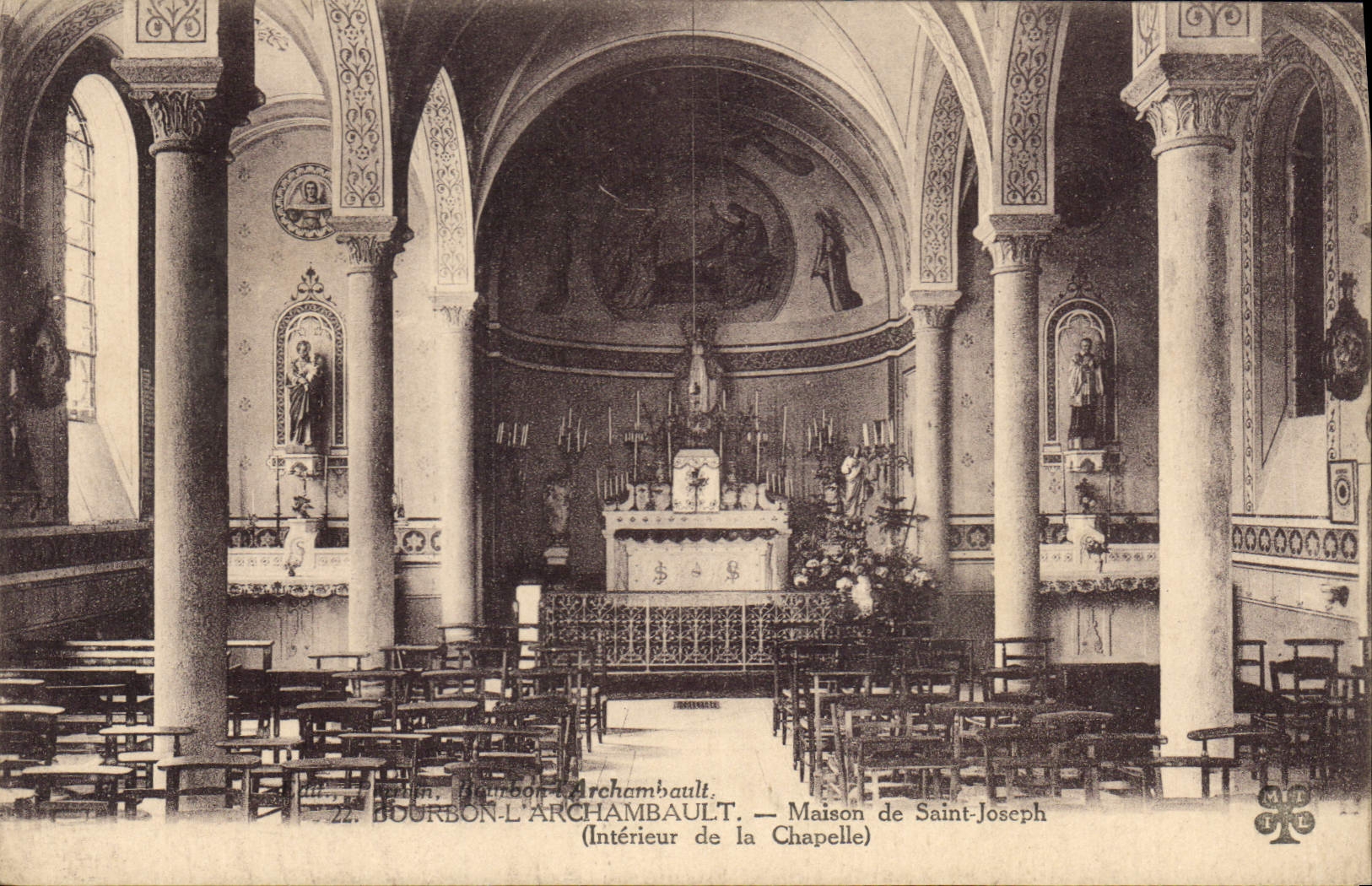 CPA Bourbon L'Archambault Maison de Saint Joseph Interieur de la Chapelle