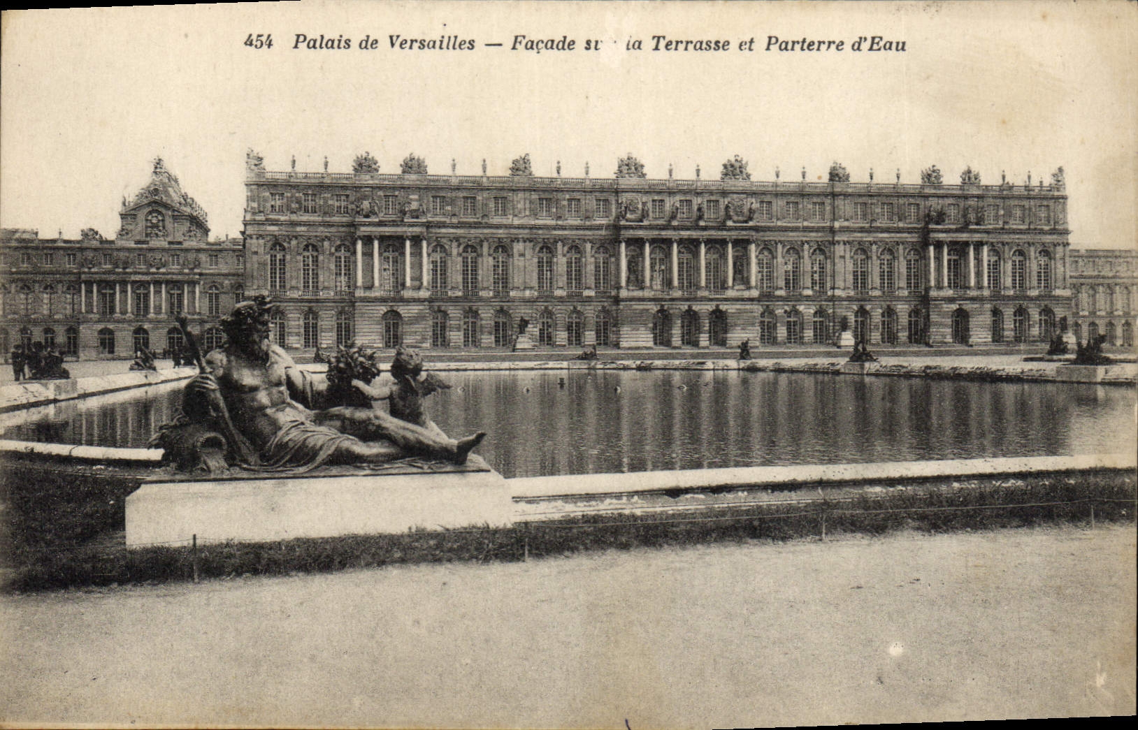 CPA Palais de Versailles Facade sur la Terrasse et Parterre d'Eau 
