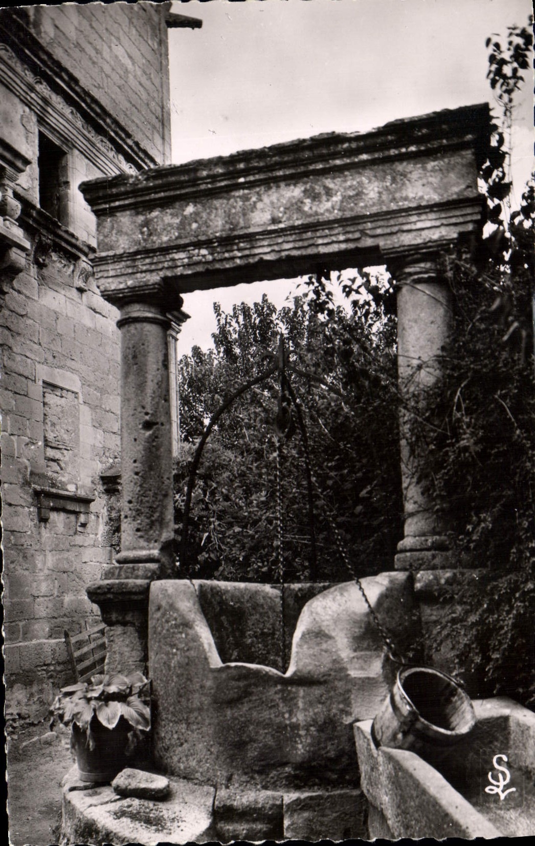 CPA Saint Remy de Provence B du Rh Vieux puits de la Tour du Cardinal