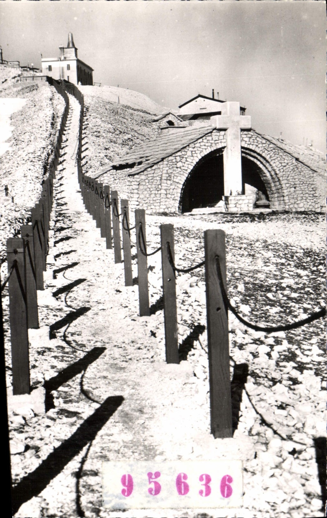CPA Le Mont Ventoux La chapelle et le Batiment Militaire 